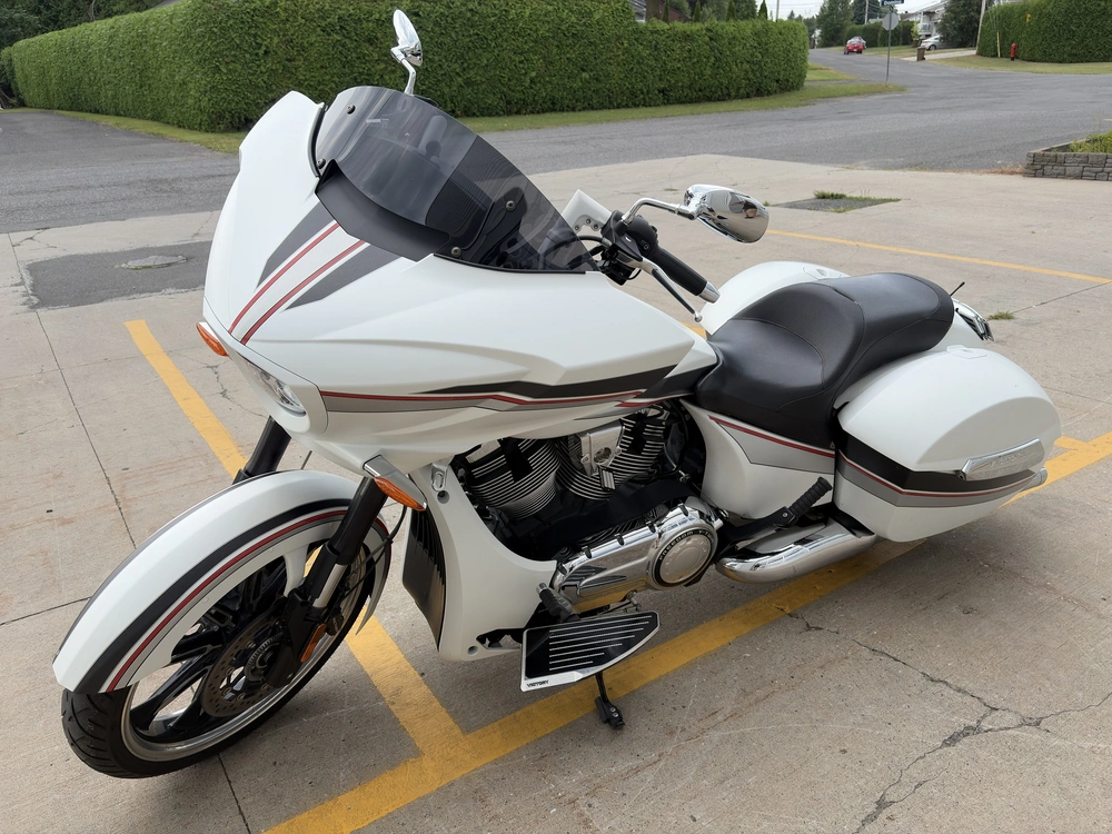 2016 Victory Motorcycles Magnum alt