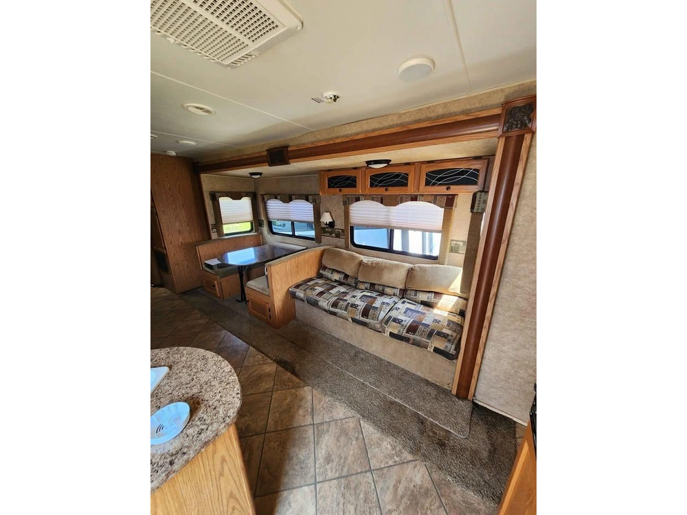 2011 Heartland Rv North Country 31 Bks alt