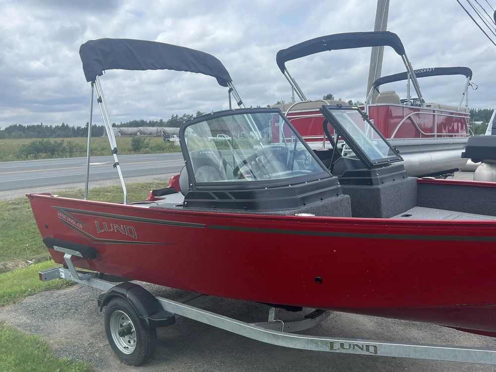 2024 Lund Boat Co 1650 Angler Sport alt