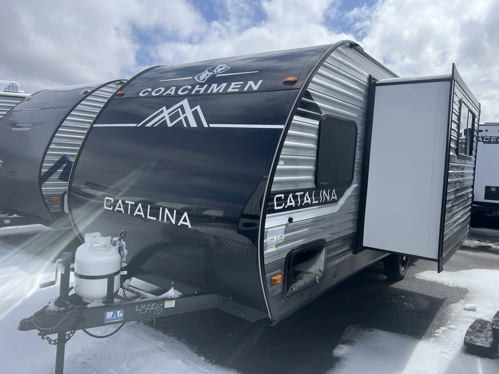 2025 Coachmen Catalina 184bhs alt