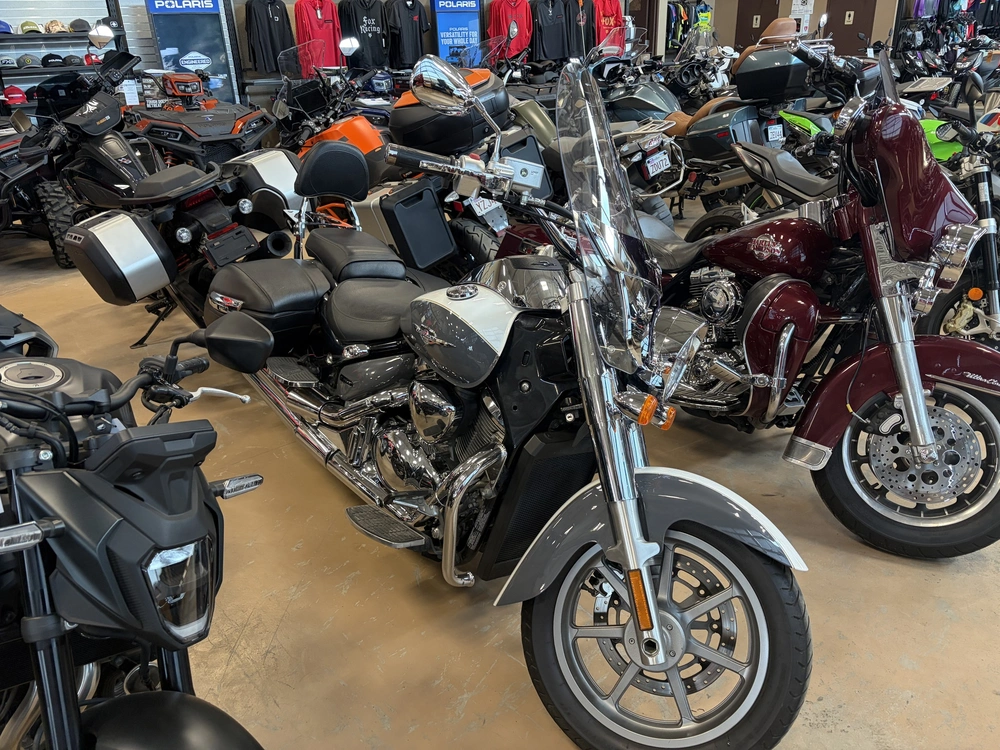 2013 Suzuki Boulevard C90t alt