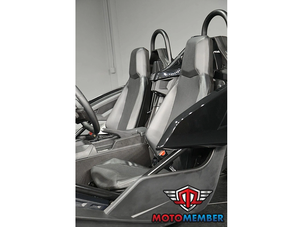 2026 Slingshot Slingshot® S Autodrive Jet Black alt