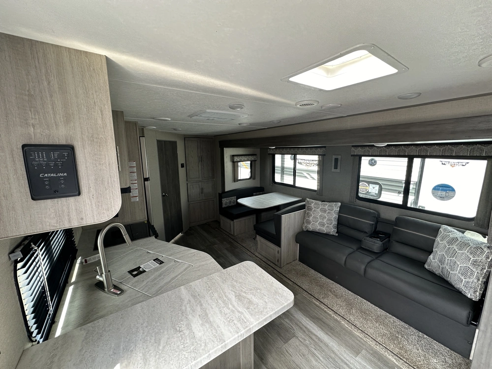 2022 Coachmen Catalina 243rbs alt