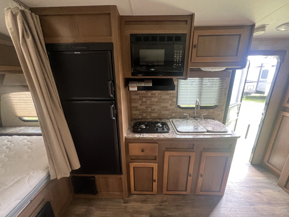 2015 Cruiser Rv Shadow Cruiser 185 Fbs alt
