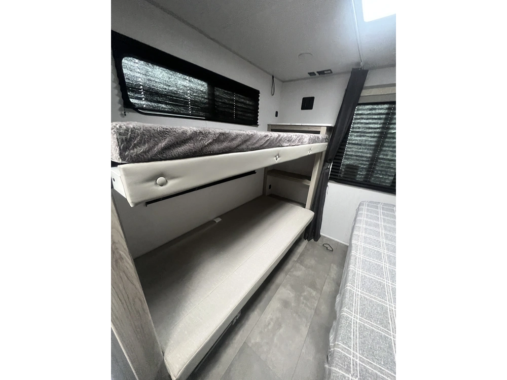 2022 Forest River Wildwood Fsx 176 Qbhk alt