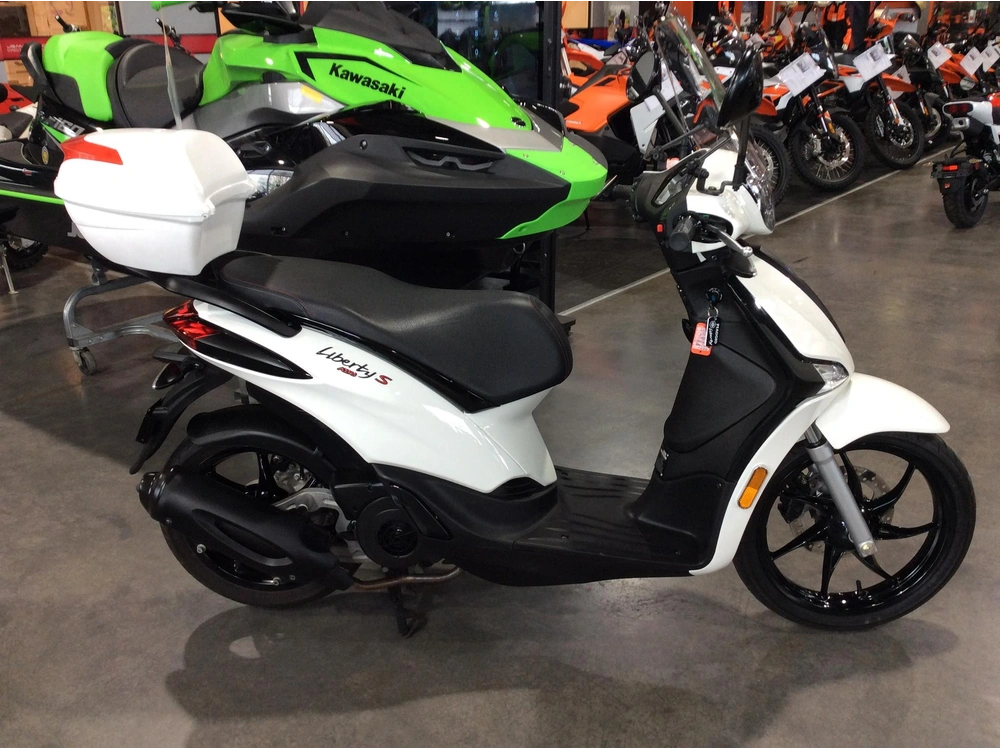 2022 Piaggio Liberty 150 S alt