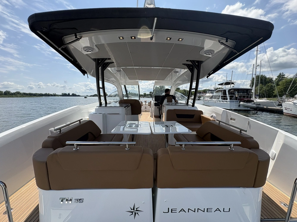Jeanneau Th 38 2027 alt