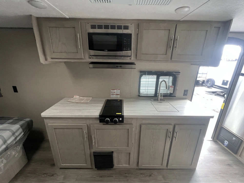 2023 Coachmen Catalina 184fqs alt