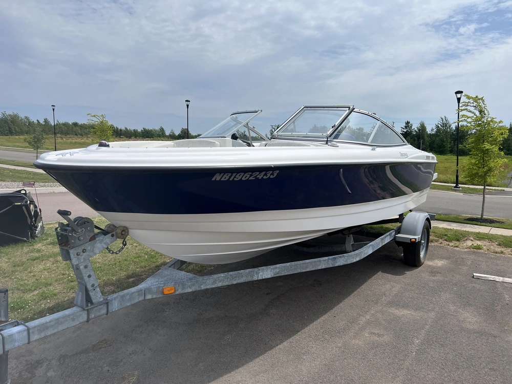 2008 Bayliner Discovery 215 alt