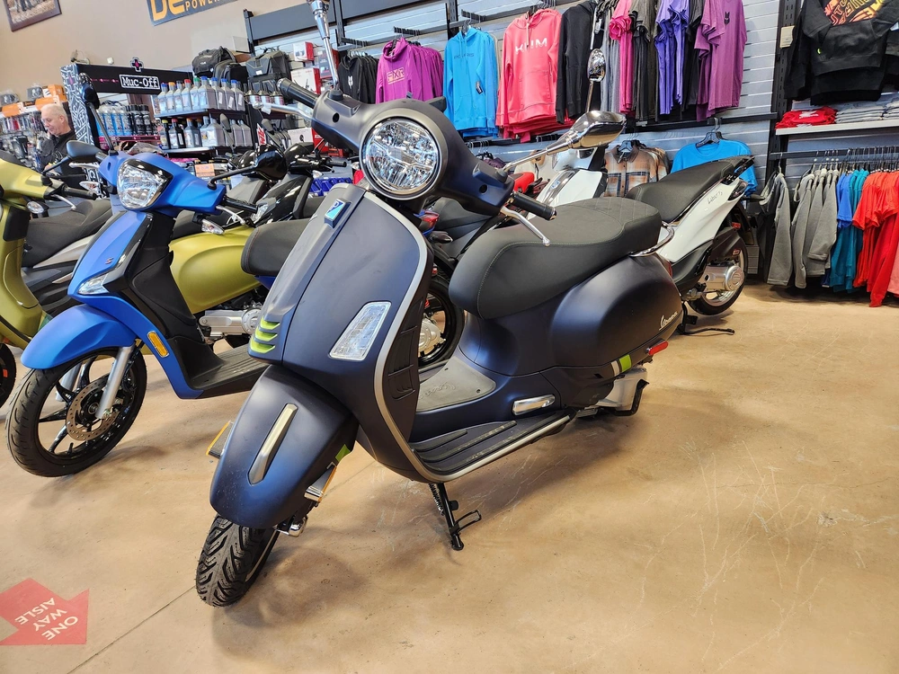 2024 Vespa Gts Supertech 300 Blu Ener alt