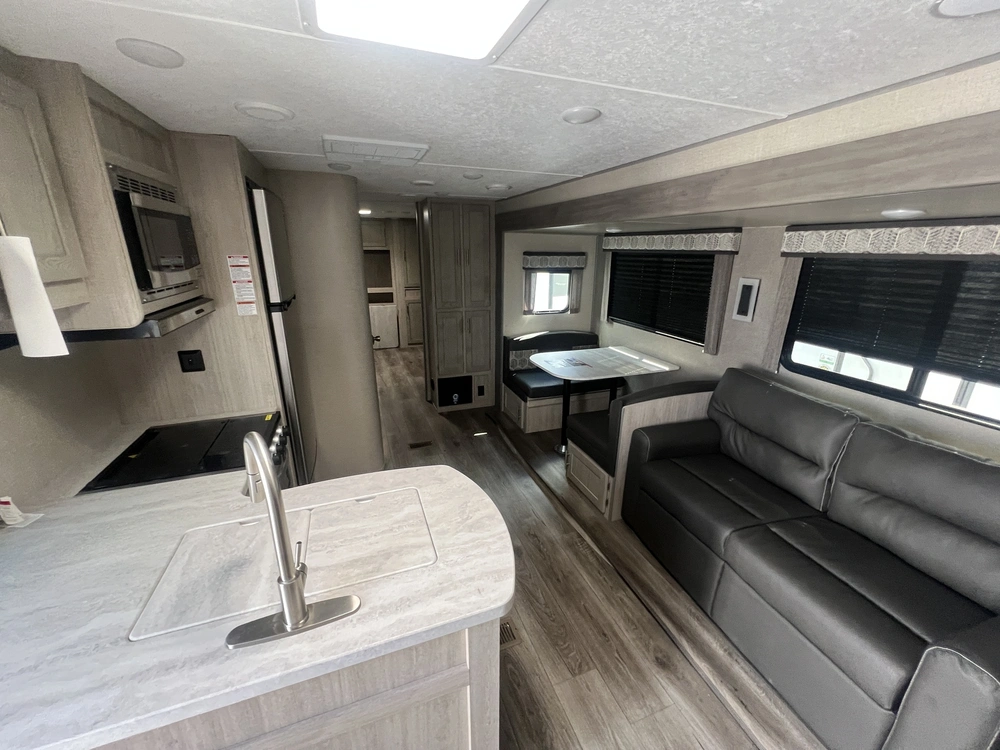 2023 Coachmen Catalina 323qbtsckle alt