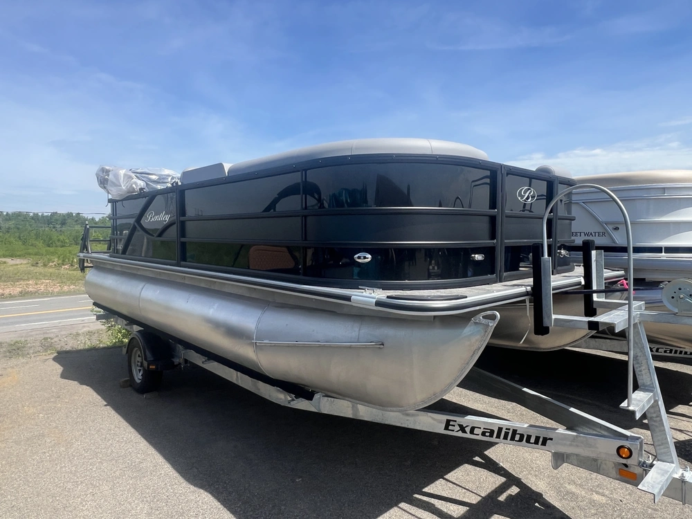 2026 Encore Boat Builders Bentley Legacy 200 Cr alt