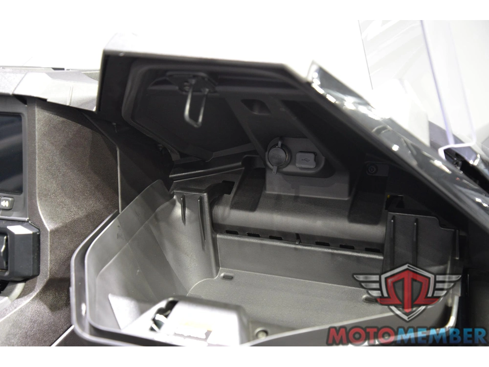 2025 Slingshot S Autodrive alt