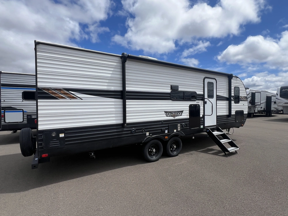 2024 Forest River Wildwood 28dbud alt