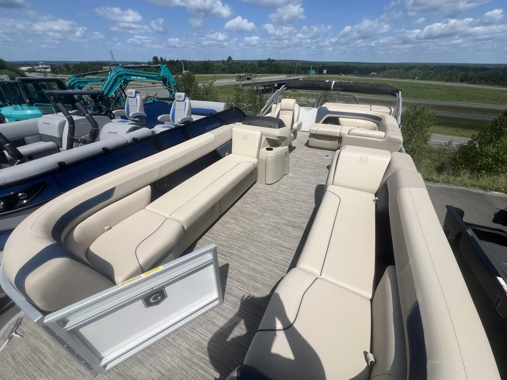 2025 Godfrey Marine Sweetwater 2286 Cse Triple alt