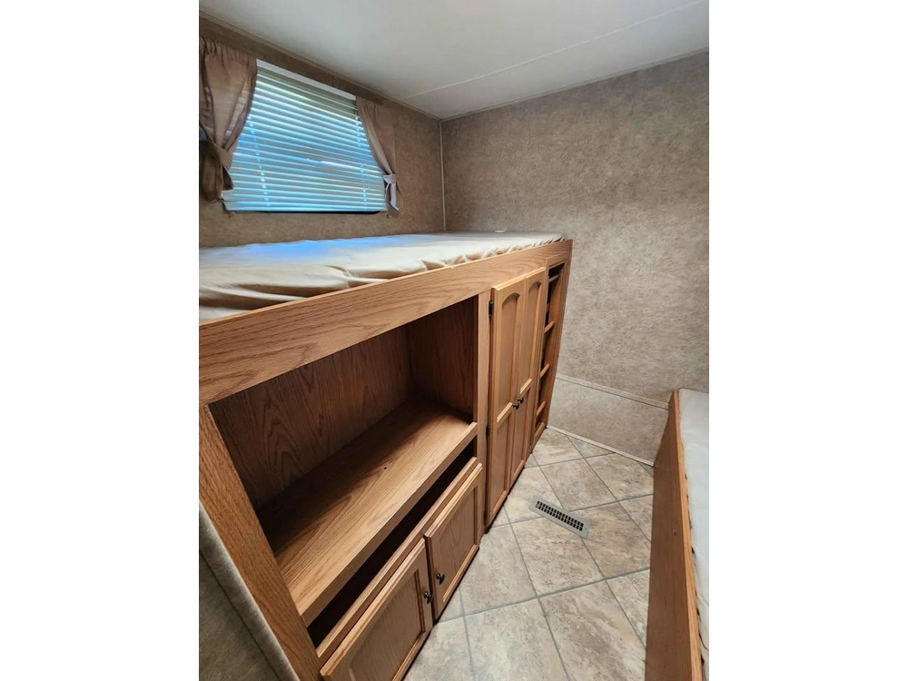 2011 Heartland Rv North Country 31 Bks alt