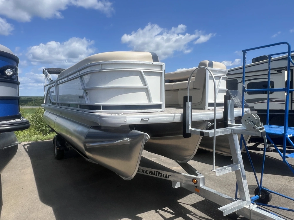 2025 Godfrey Marine Sweetwater 2286 Cse Triple alt
