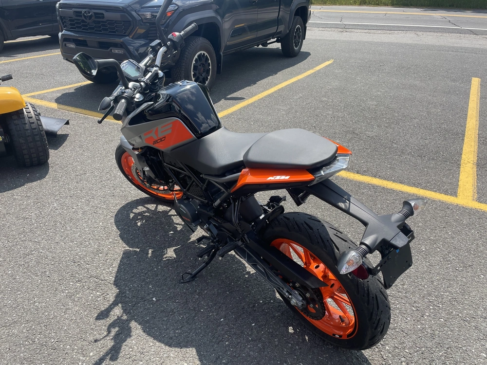 Ktm Duke 200 2023 alt