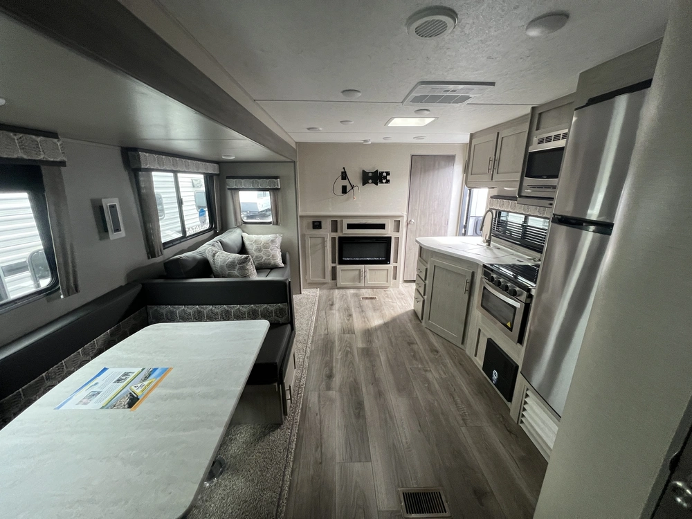 2022 Coachmen Catalina 293qbckle alt