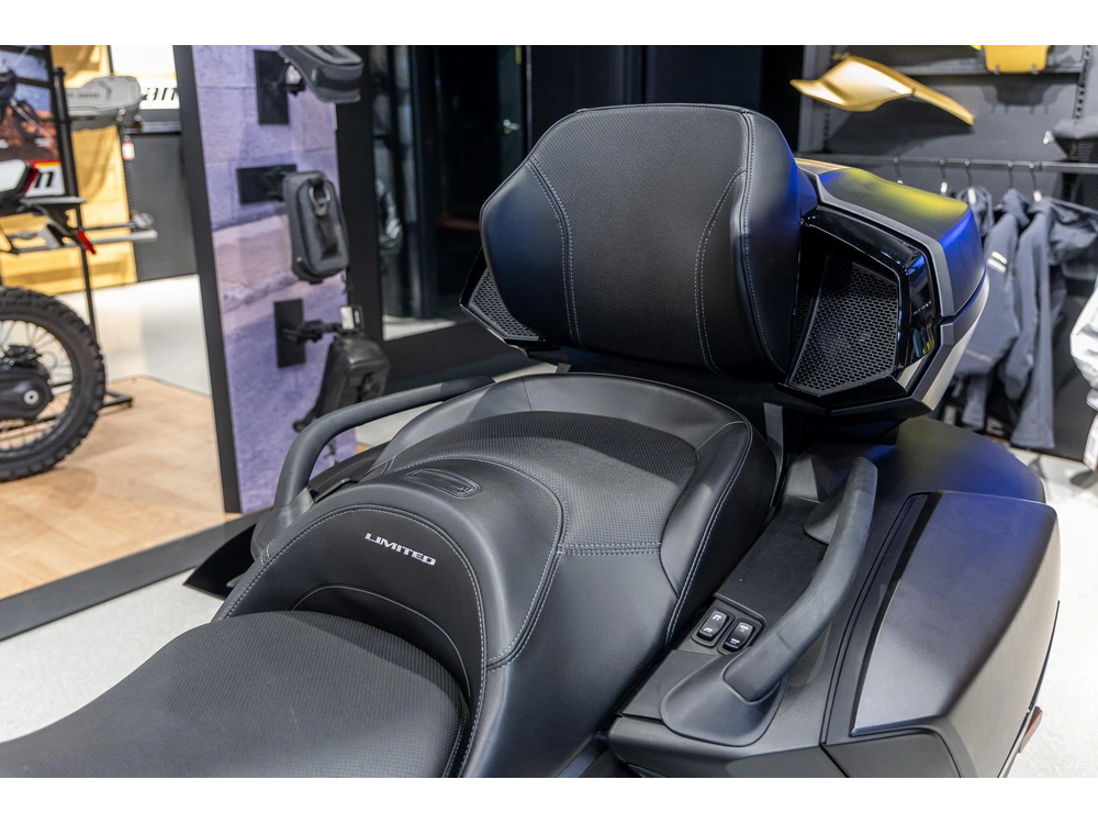 2026 Can-am Spyder Rt Ltd 1330 Se6 Bk Drk 26 G1ta alt