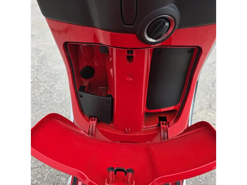 Vespa Primavera Red 150 2027