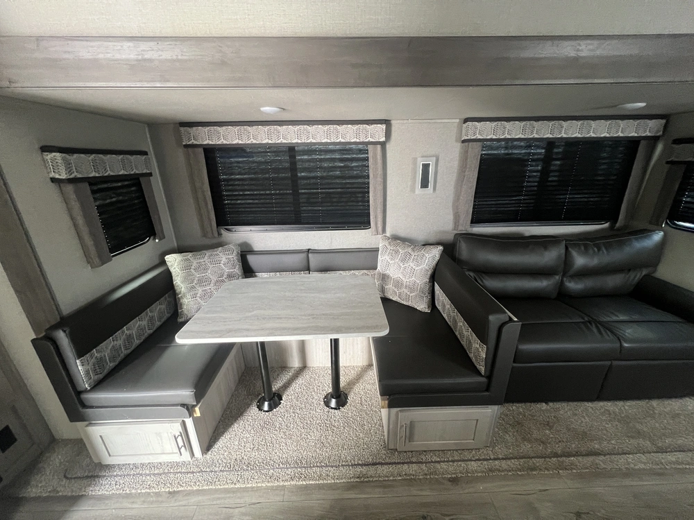 2022 Coachmen Catalina 323bhdsckle alt