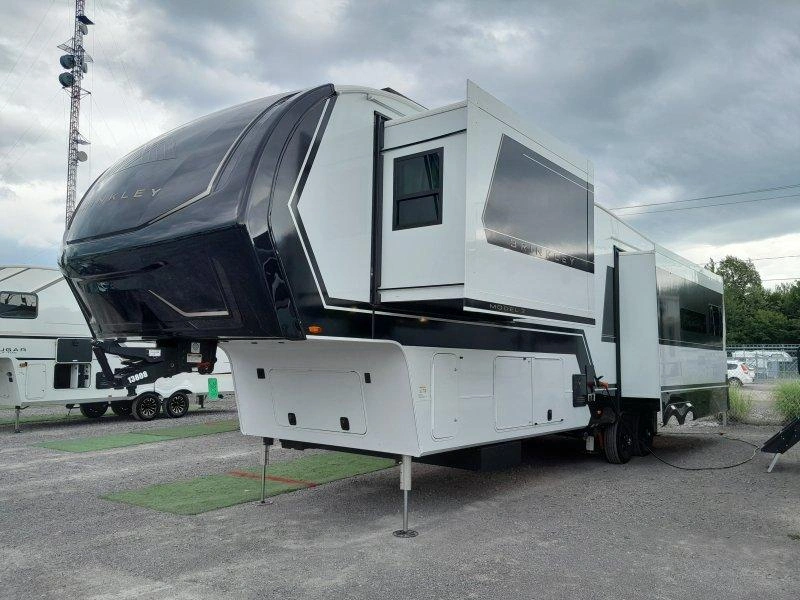 Brinkley Model Z Z3600 2027 alt
