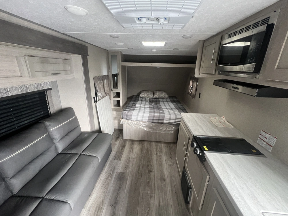 2023 Coachmen Catalina 184fqs alt
