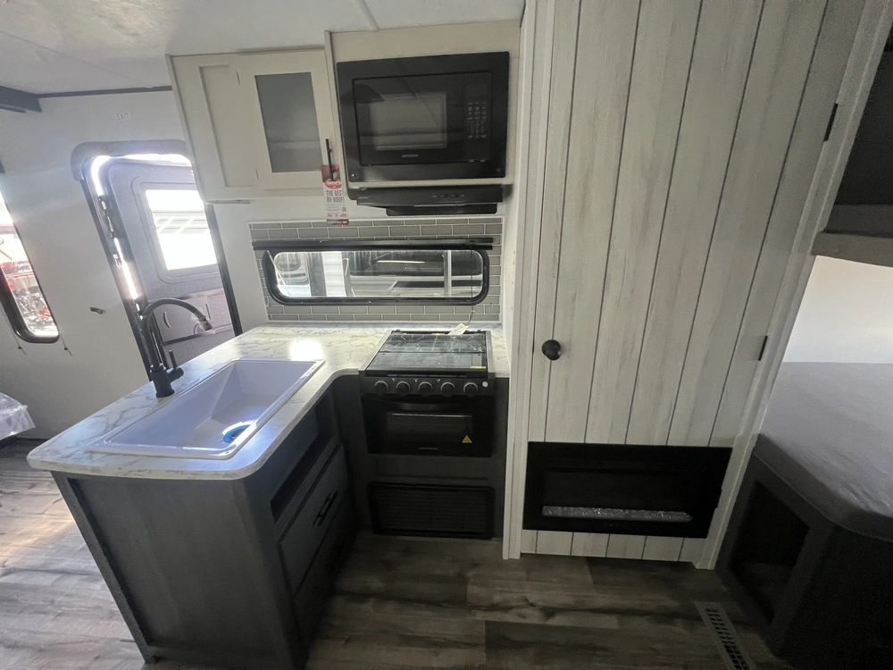 2025 Dutchmen Aspen Trail 23bh alt