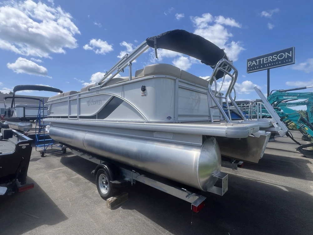 2025 Godfrey Marine Sweetwater 2286 Cse Triple alt