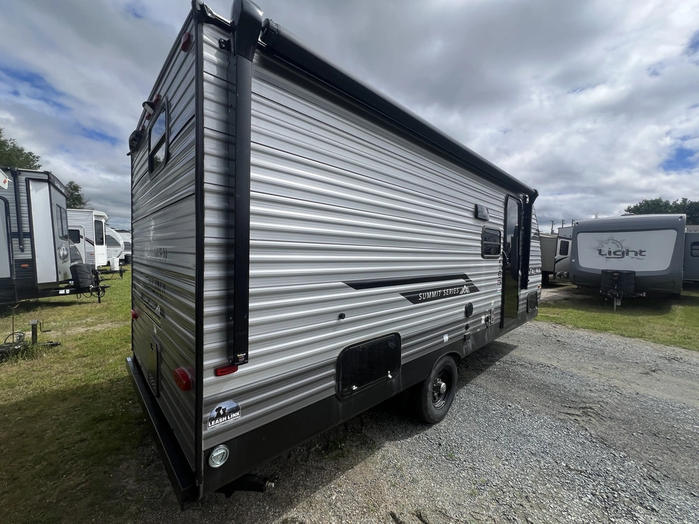 2025 Forest River Coachmen Catalina Summit Series 184 Bhx alt