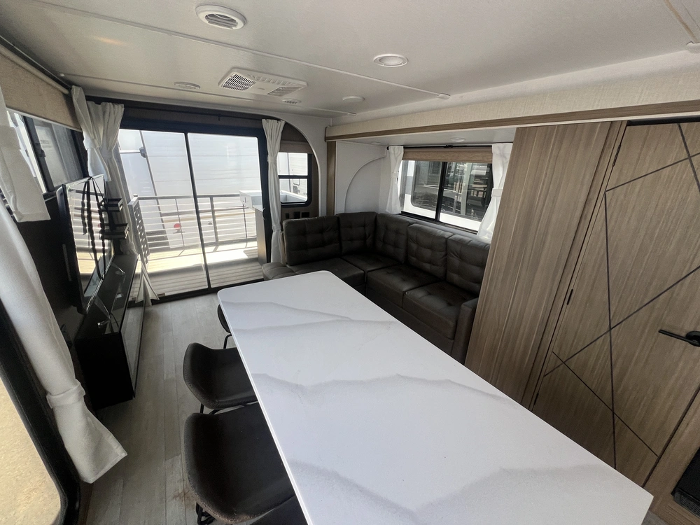 2025 Forest River Wildwood 34veranda alt