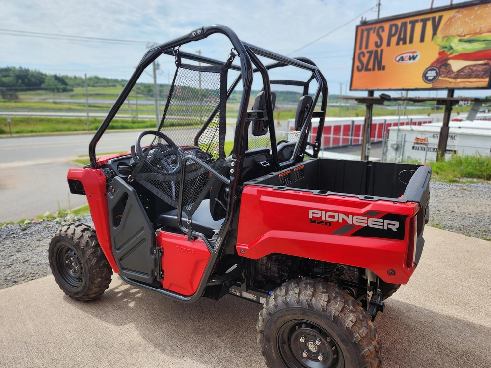 2026 Honda Pioneer 520 alt