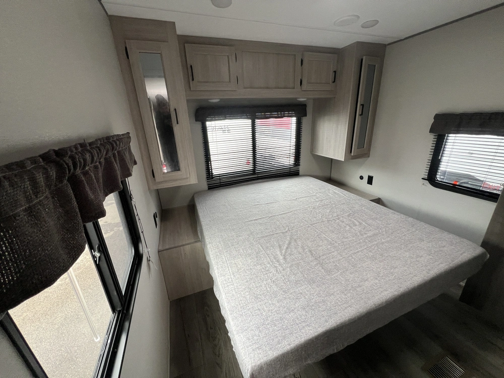 2024 Coachmen Catalina 283fedsle alt