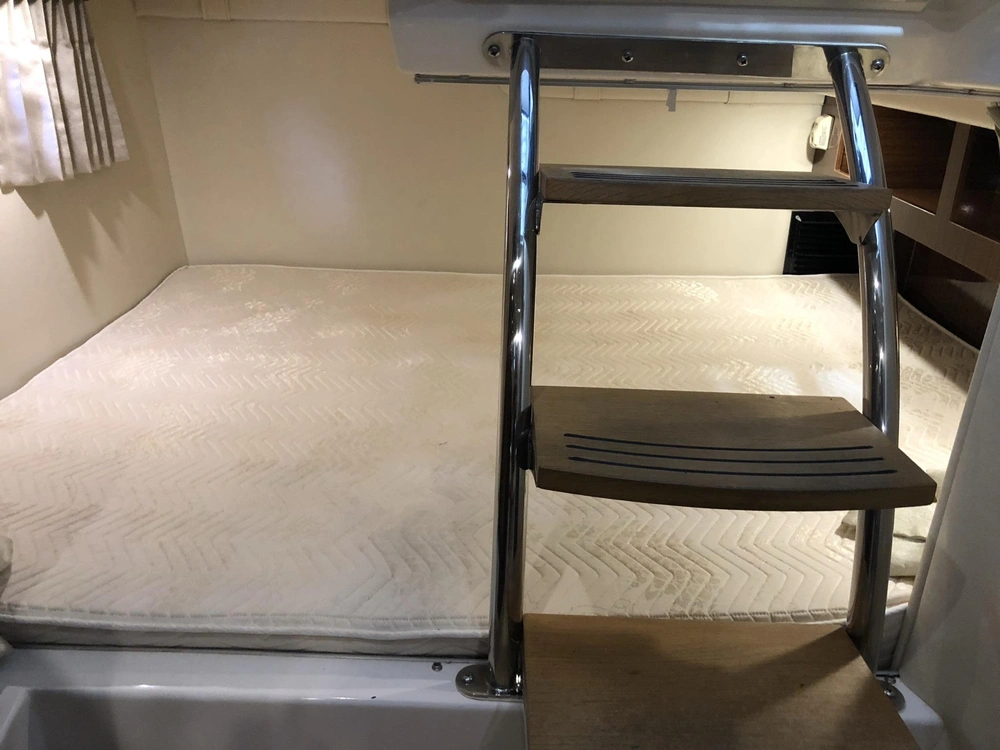 2015 Regal 28 Express alt