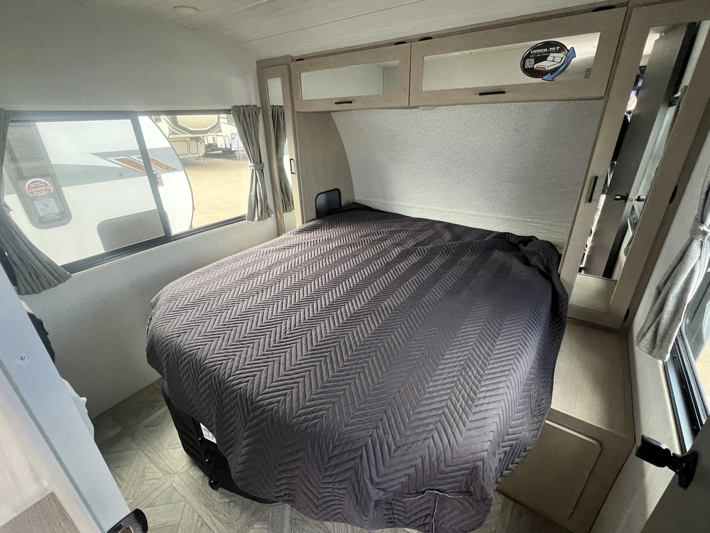 2024 Forest River Wildwood 32bhdsx alt
