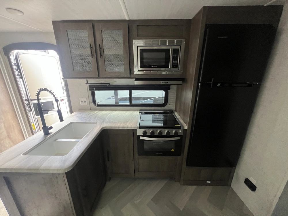 2021 Forest River Wildwood 31kqbts alt