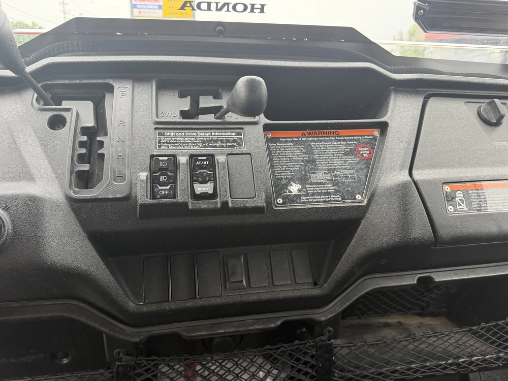 2025 Honda Pioneer 1000-5 alt