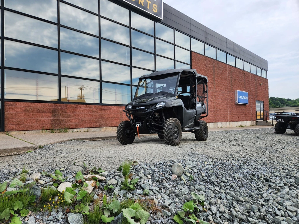 2025 Honda Pioneer 700 - 4d - Green alt