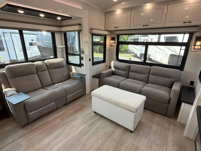 Jayco Pinnacle 38kpts 2026 alt