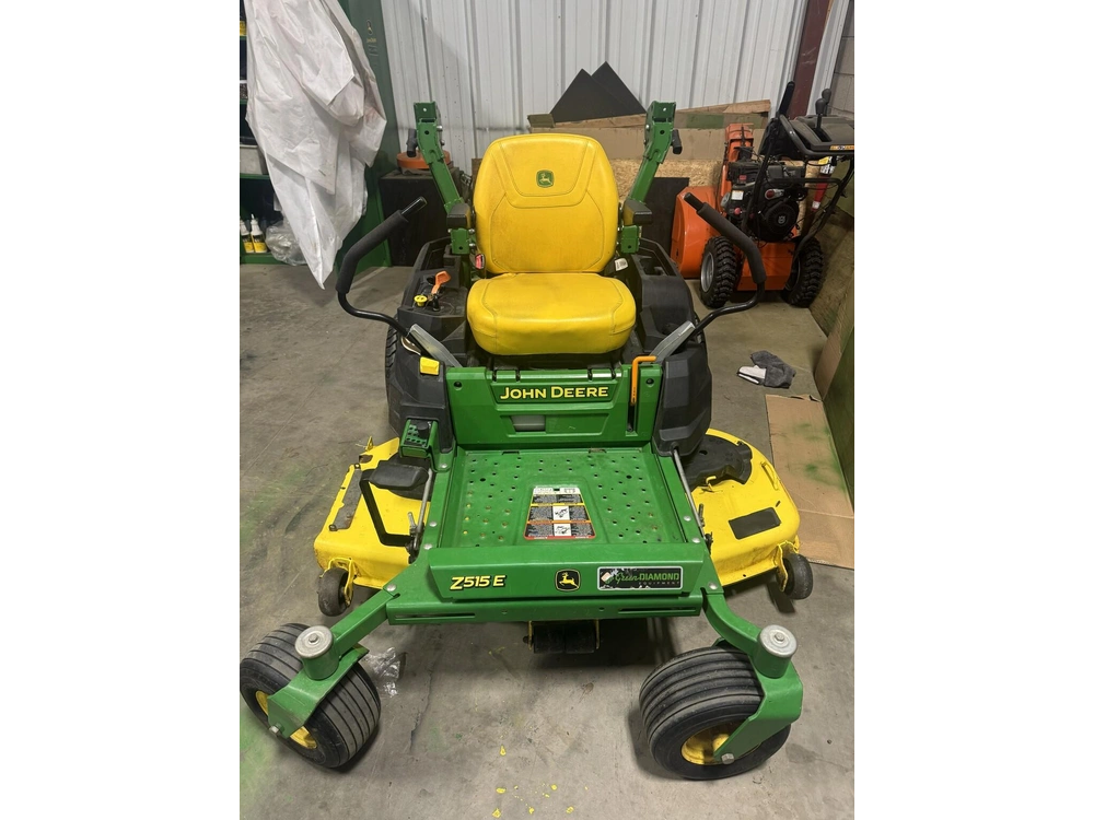 2022 John Deere Z515e alt