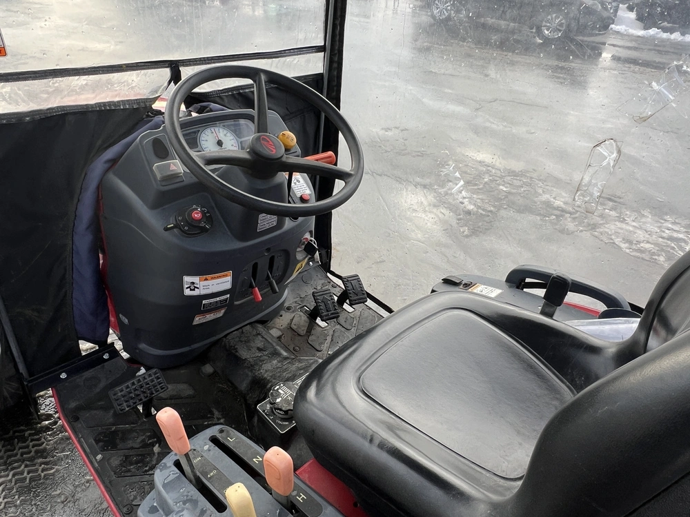 2022 Mahindra Emax 22 Hst alt