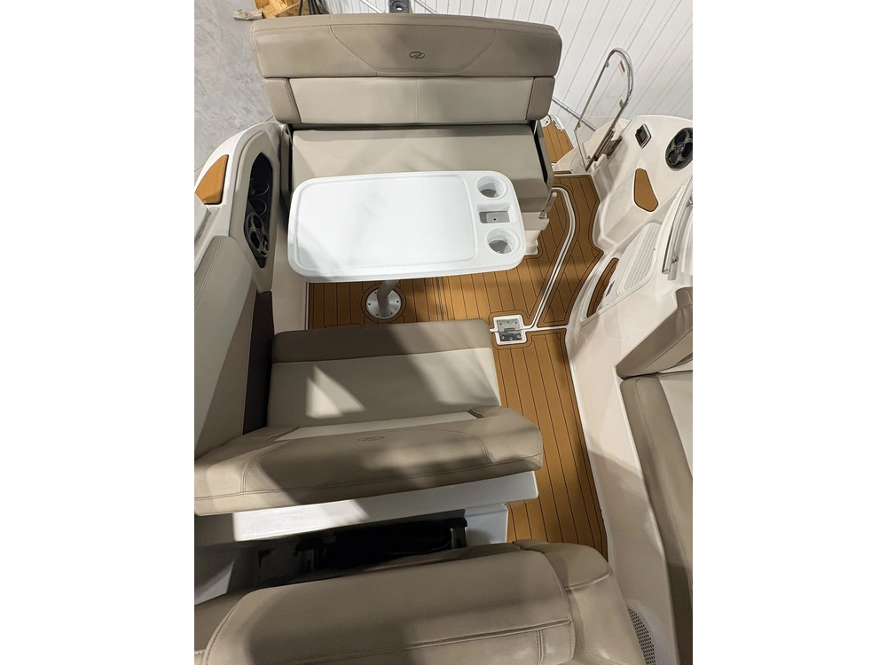 2015 Regal 28 Express alt
