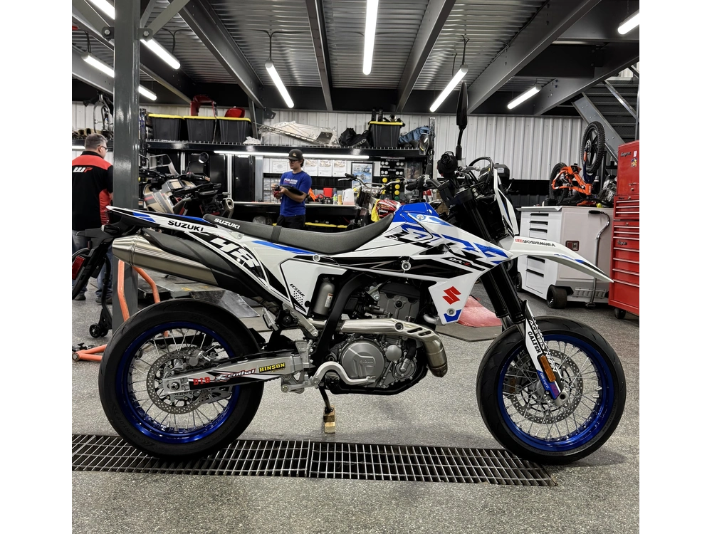 2025 Suzuki Dr-z4sm alt