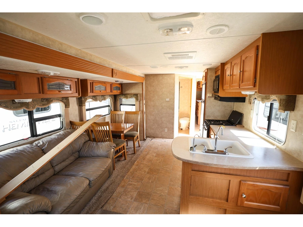 2009 Dutchmen Dutchmen Four Winds 31 L alt