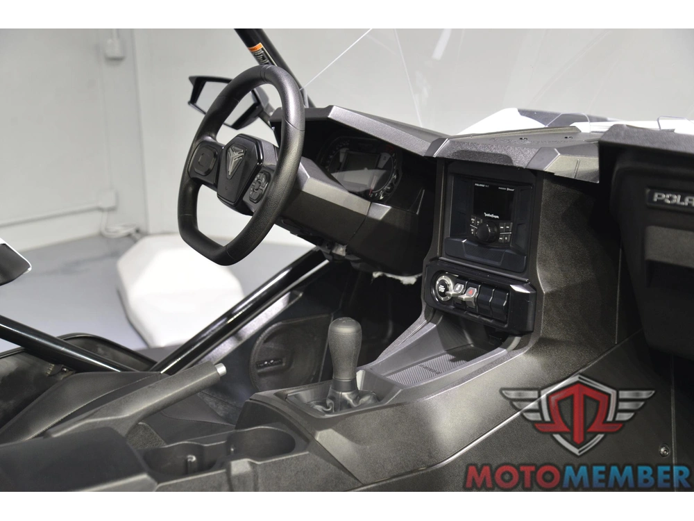 2023 Slingshot S W/ Technology Package I Manual alt