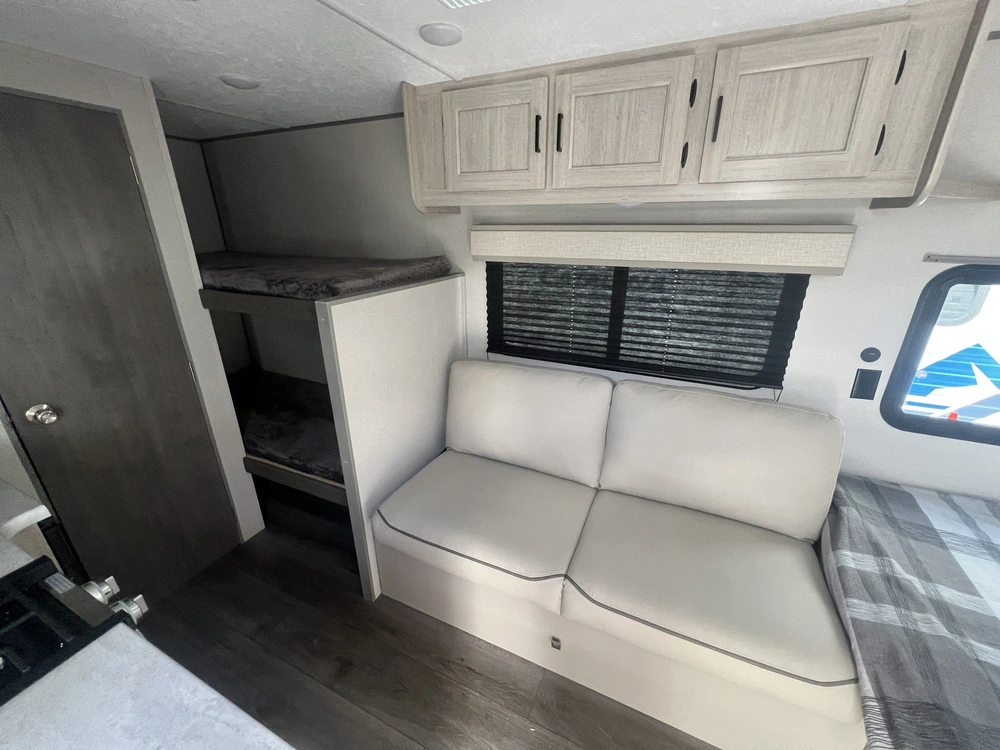 2024 Coachmen Catalina 164bhx alt