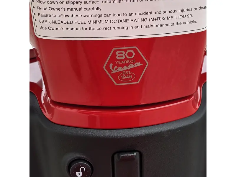 Vespa Primavera Red 150 2027