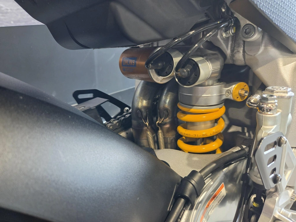 Aprilia 1100 Tuono Factory 2021 alt