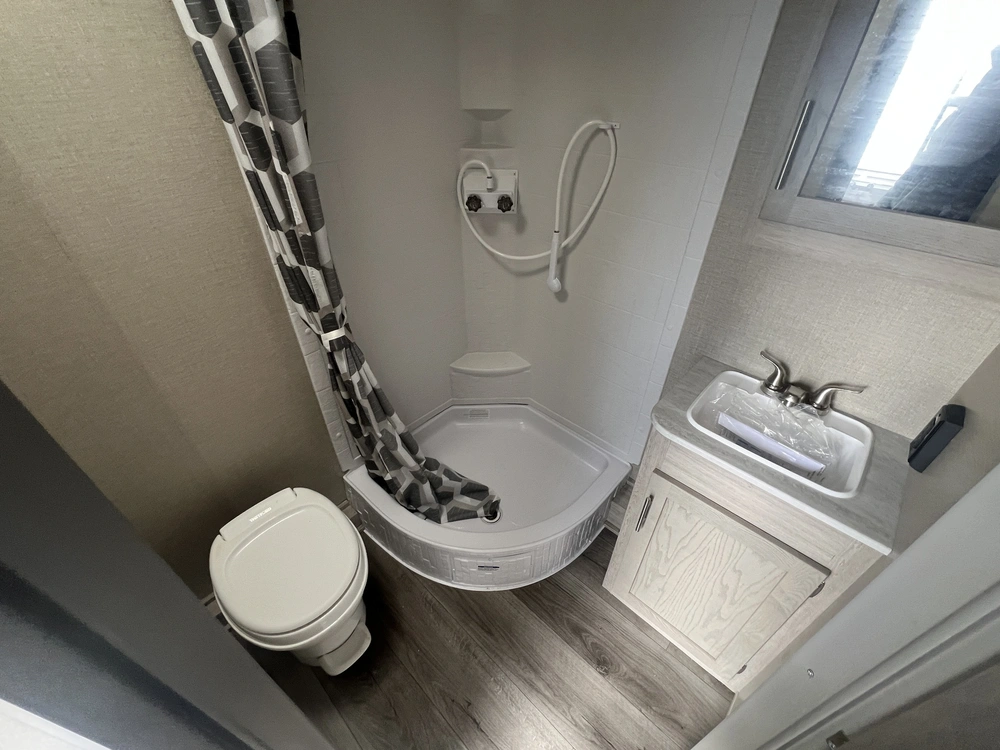 2023 Coachmen Catalina 184fqs alt